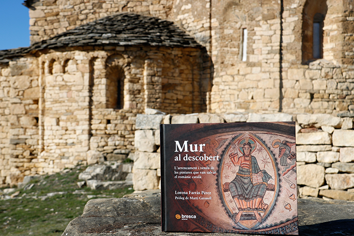 Un llibre explica com l'arrencament de les pintures de Santa Maria de Mur va servir per salvar el romànic català