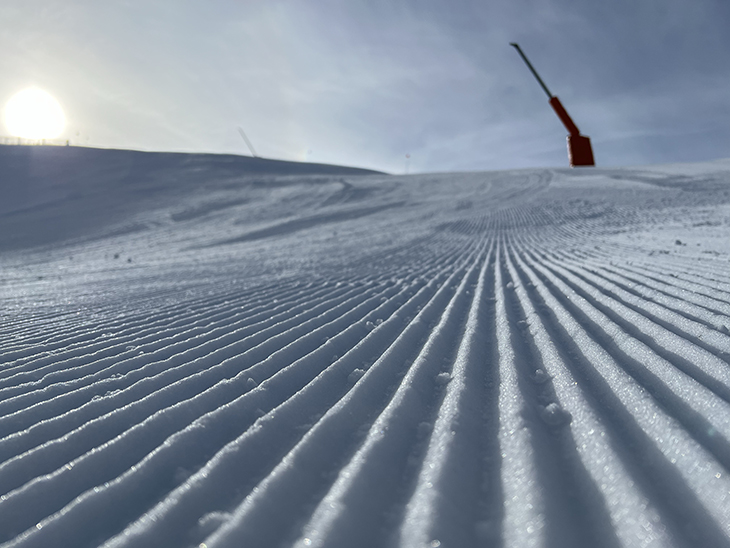 La calor inusual i la falta de precipitació no evita que les pistes d'esquí del Pirineu estiguin en bones condicions
