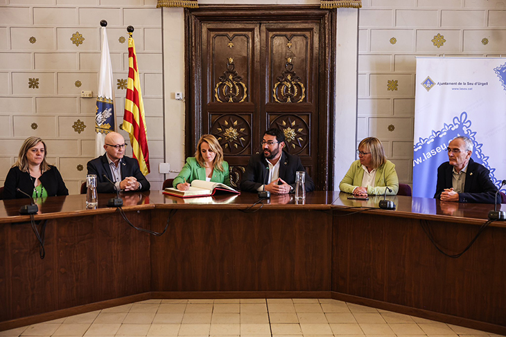 La consellera d'Economia visita l'Ajuntament de la Seu d'Urgell