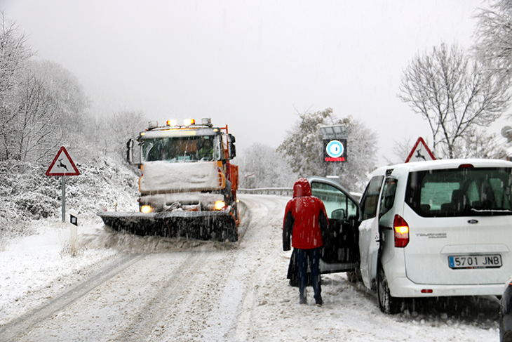 Més d'una desena de carreteres de l'Alt Pirineu i Aran, afectades per la nevada caiguda aquest dilluns