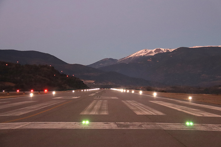 El sistema d'il·luminació per a facilitar els vols nocturns a l'aeroport de la Seu, a punt per a la seva certificació