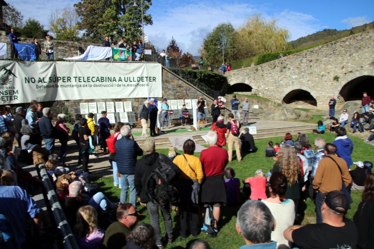 Fallaires del Pirineu commemoren a Les els deu anys de la declaració de les Festes del Foc com a Patrimoni Immaterial