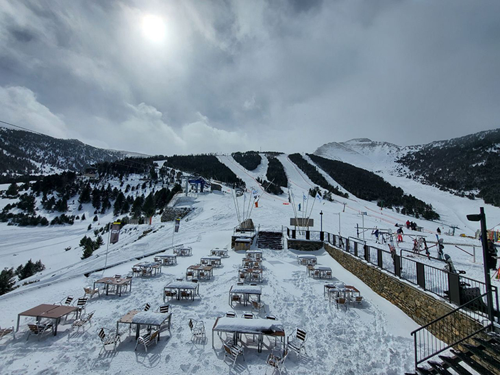Les nevades al Pirineu occidental deixen entre 20 i 50 centímetres de neu nova a les estacions d'esquí