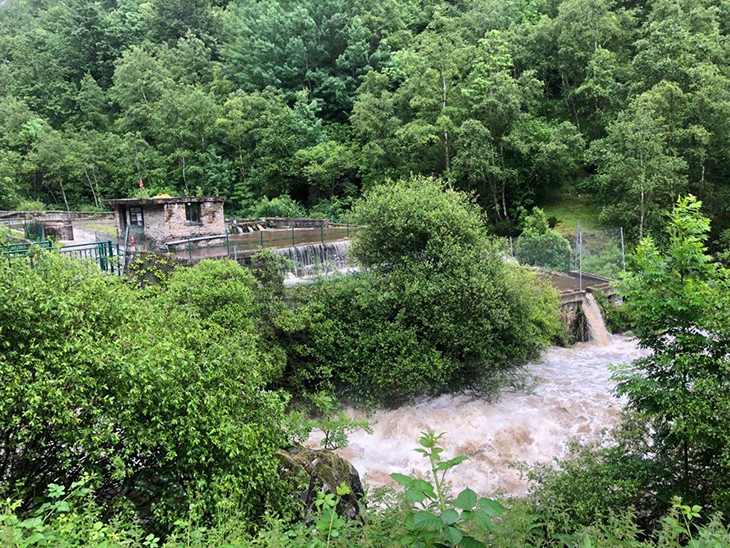 La crescuda del riu Noguera de Lladorre provoca la mort d'unes cinc mil truites de la piscifactoria de Tavascan