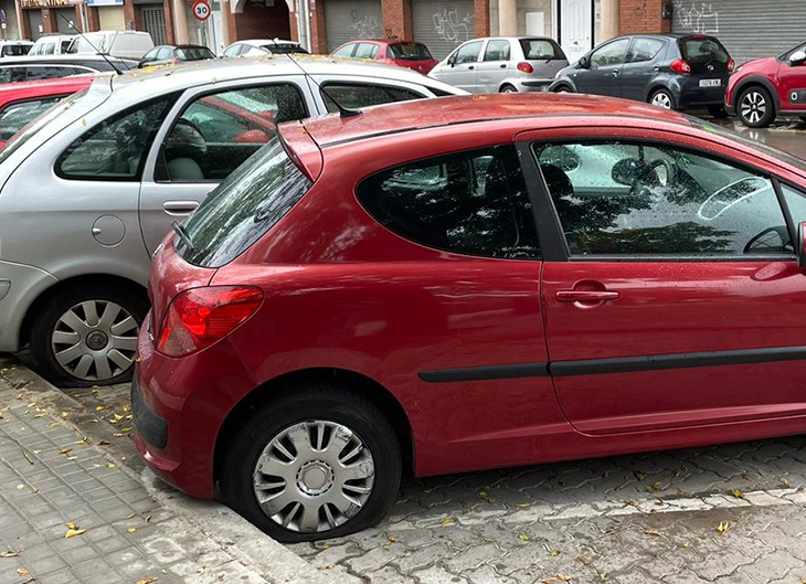 Detingut un home a Barberà del Vallès que havia punxat les rodes d'un centenar de vehicles
