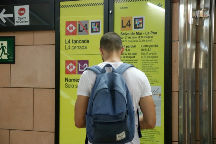 Comença el tall del metro a l'L4 entre La Pau i Selva de Mar amb el desconeixement d'alguns usuaris: "No estava al cas"