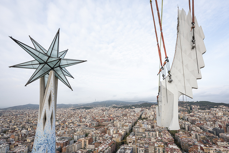 La Sagrada Família comença a col·locar les peces que culminaran les torres dels evangelistes Lluc i Marc