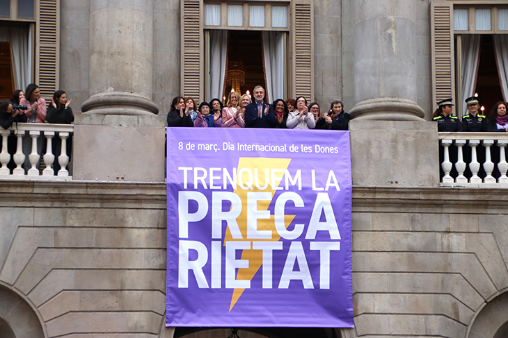 Barcelona reivindica “trencar” amb la precarietat que pateixen les dones i expressa el compromís amb la lluita feminista