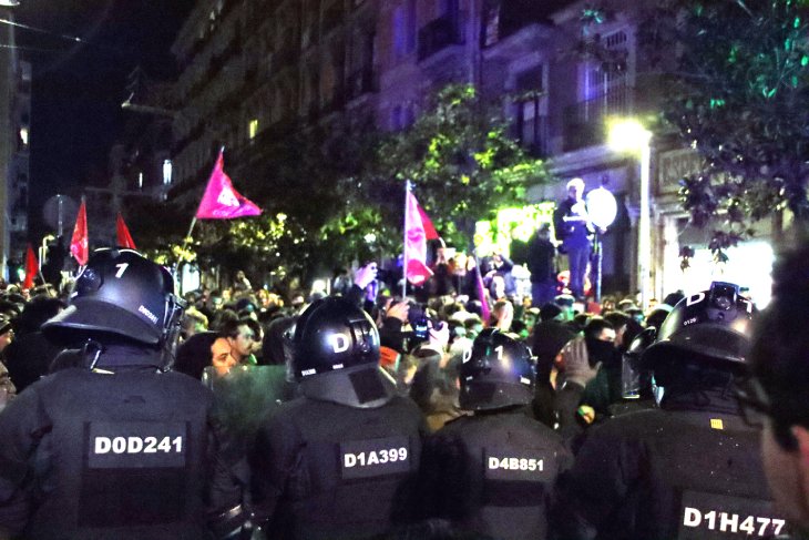Cops de porra dels Mossos a la manifestació contra el desallotjament de la Massana