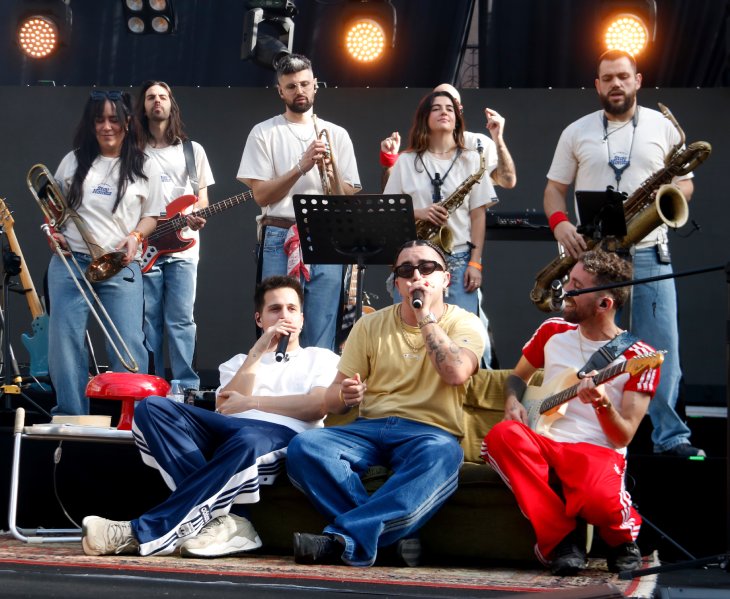 Adeu emocionat de Stay Homas davant d'un públic familiar al Poble Espanyol