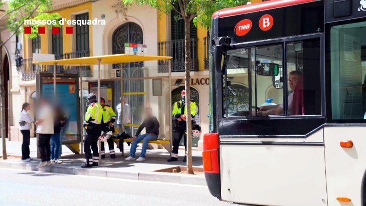 Els Mossos detenen 28 persones per 133 furts en un macrodispositiu a la xarxa de bus de Barcelona