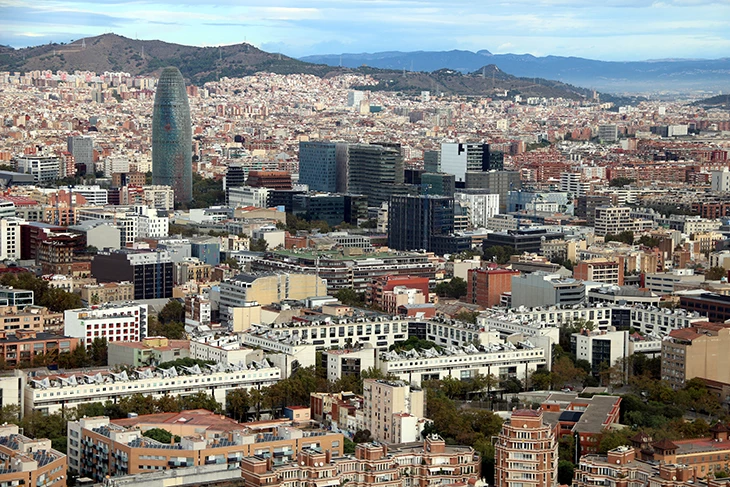 Les compravendes d'habitatges pugen un 15% anual a l'abril i les hipoteques augmenten un 27,6%, segons els registradors