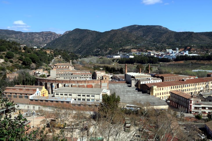Un espectacle d’art lumínic uneix passat, present i futur de la Colònia Sedó en la celebració del 175è aniversari
