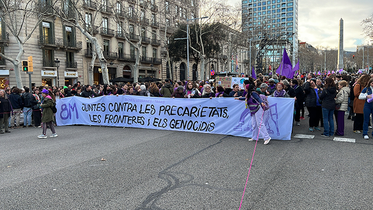 El feminisme treu més de 40.000 persones als carrers de Barcelona
