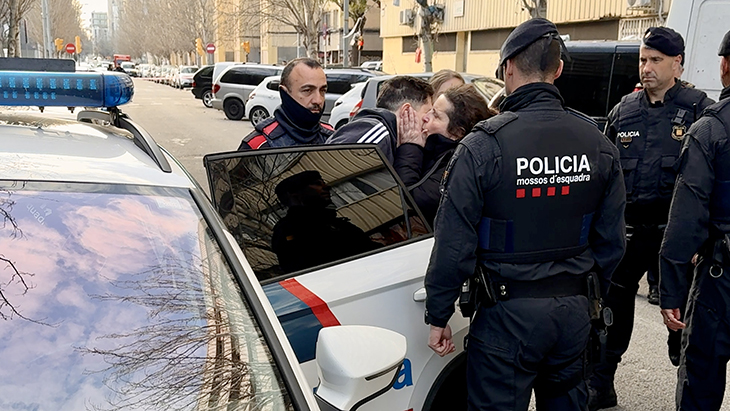 Els Mossos detenen 11 persones i intervenen 9 armes a la Mina en relació amb el tiroteig del 7 de gener i el narcotràfic