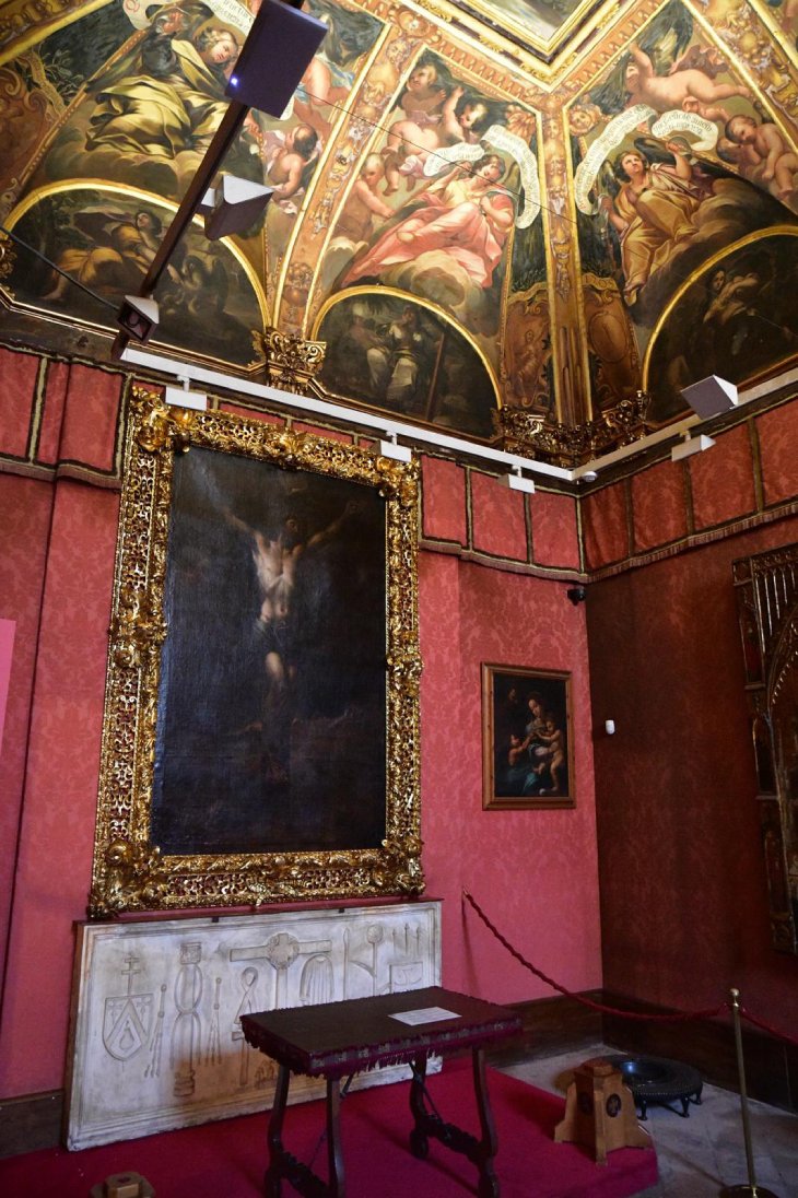 La catedral de Barcelona recupera un quadre d'un Crist crucificat pel 350 aniversari de la canonització de Sant Oleguer
