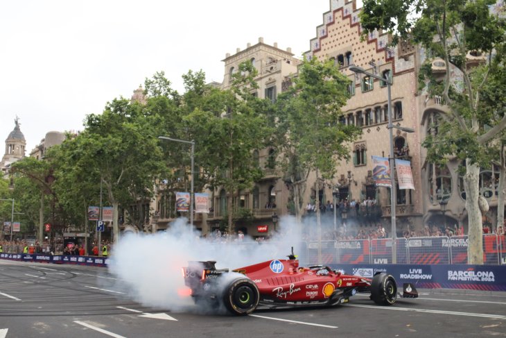 L'exhibició de Fórmula 1 pels carrers de Barcelona congrega 38.000 persones al centre de la ciutat