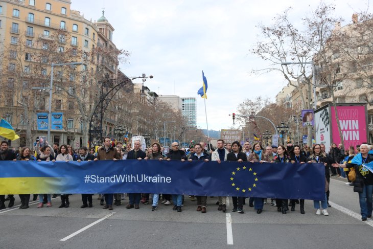 Més de 2.000 persones es manifesten a Barcelona pels tres anys de guerra a Ucraïna