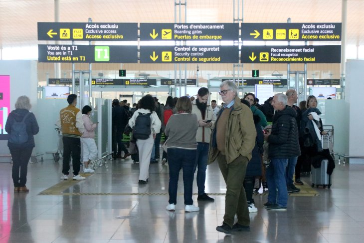 Retards generals i alguna cancel·lació a l'aeroport de Barcelona per la forta tempesta