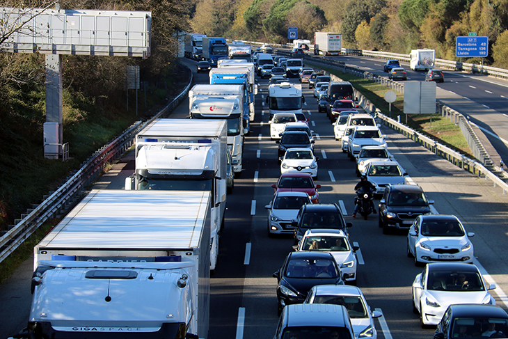 Més de 423.000 vehicles han sortit de l'àrea metropolitana de Barcelona en l'operació sortida del Pont de la Puríssima