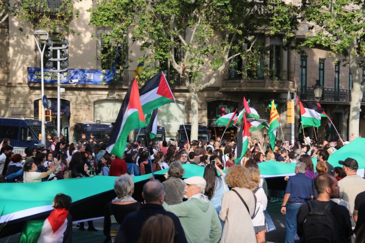Concentració de protesta davant la seu de la Comissió Europea a Barcelona pels atacs d'Israel a Palestina