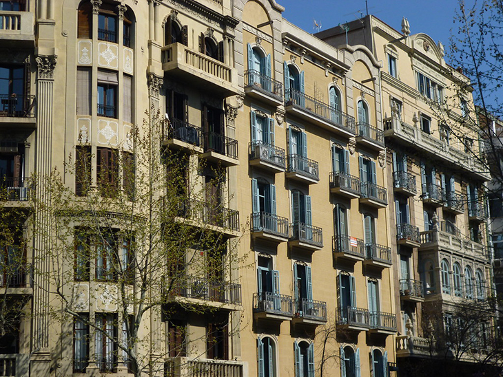 L'Ajuntament de Barcelona compra dues finques a l'Eixample per ampliar el parc públic de lloguer assequible