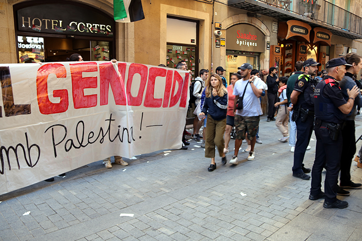 Ocupen l'hotel d'un magnat israelià al centre de Barcelona per denunciar el "genocidi" a Gaza