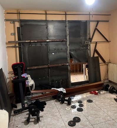 Els Mossos desmantellen quatre pisos de venda de droga a Zona Franca i detenen 12 persones