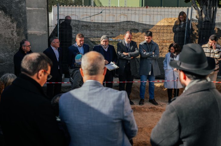 Les investigacions sobre la fossa comuna del cementiri vell d'Abrera apunten que hi ha de 12 a 18 enterrats