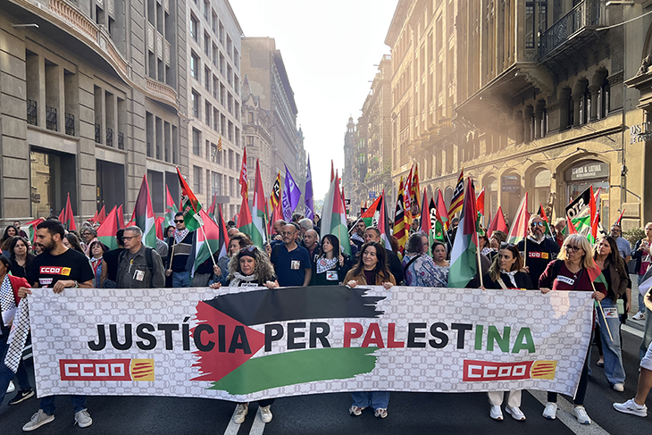 CCOO i UGT convoca centenars de persones al centre de Barcelona en la vaga parcial a favor de Palestina