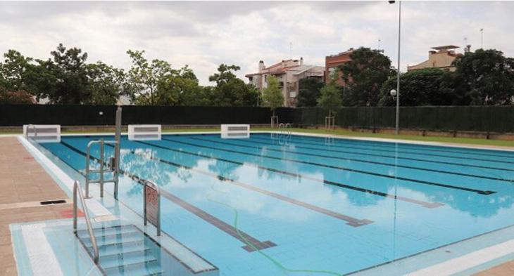 Reobre la piscina de Ca n'Oriac de Sabadell 