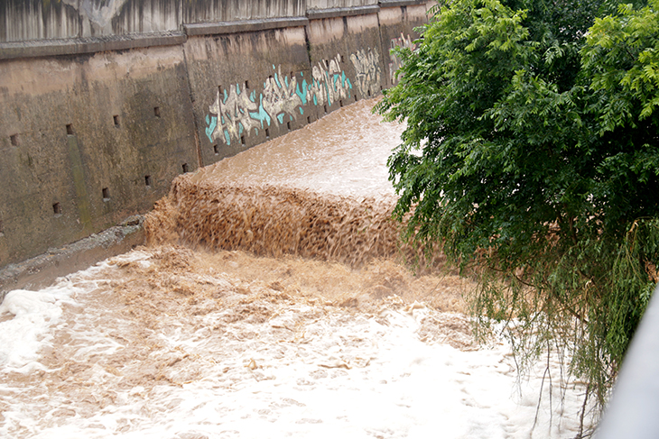 L'Ajuntament de Terrassa registra una cinquantena d'incidències en una hora per la pluja