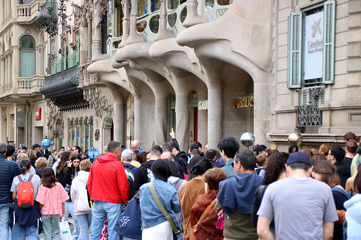 Barcelona és un punt d'aturada pels turistes de ruta per Setmana Santa