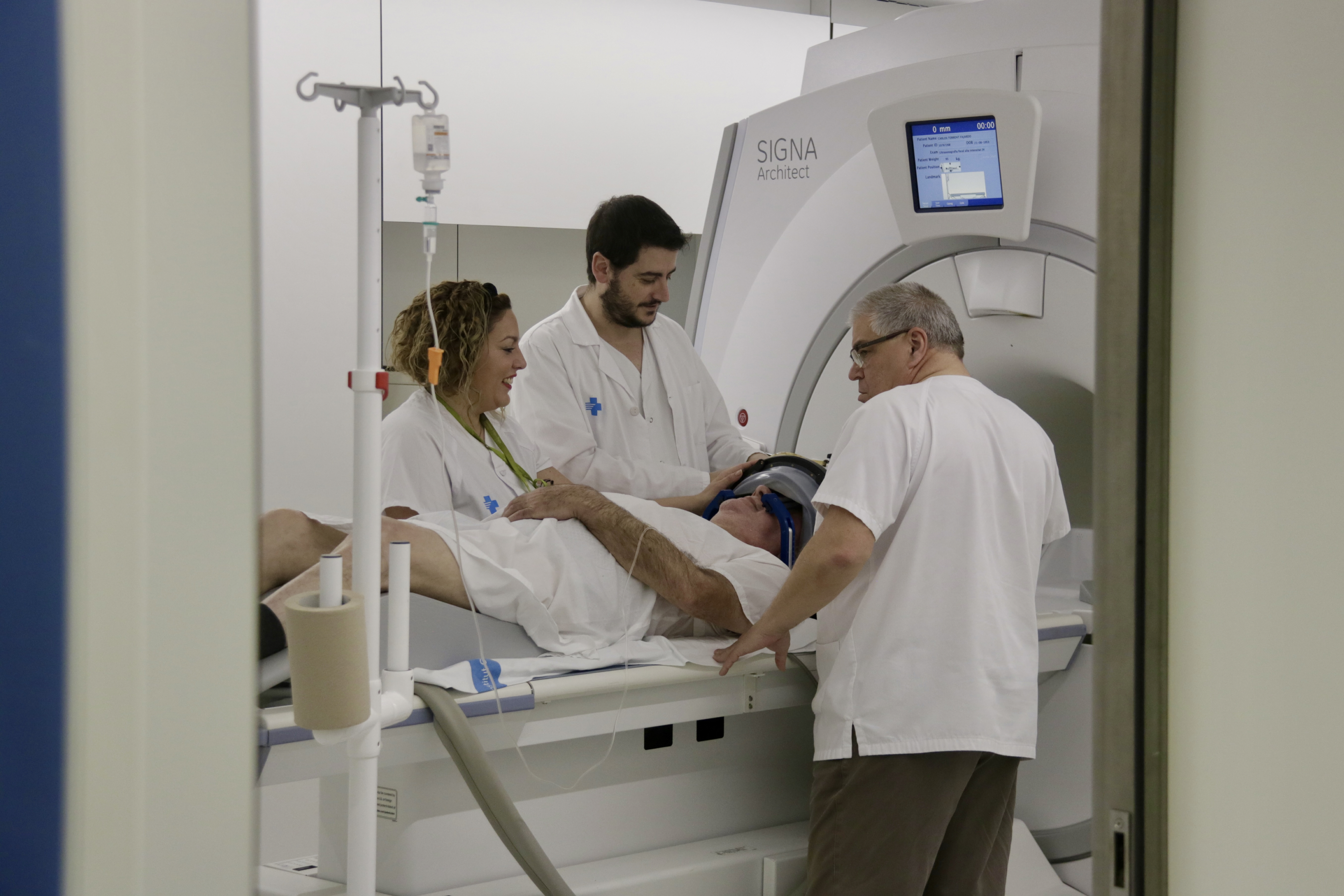 El tractament amb ultrasons de Can Ruti redueix fins al 90% la tremolor essencial i del Parkinson