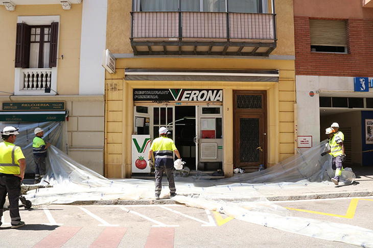 Desallotjades quatre finques del Putxet de Barcelona per un esvoranc en un pati d'interior d'illa