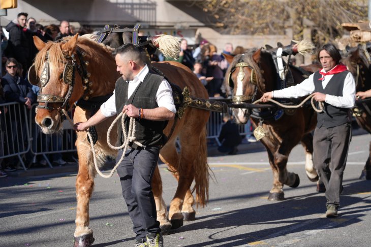 Sant Andreu de Palomar reivindica un any més el seu passat agrícola amb la tradicional cavalcada dels Tres Tombs