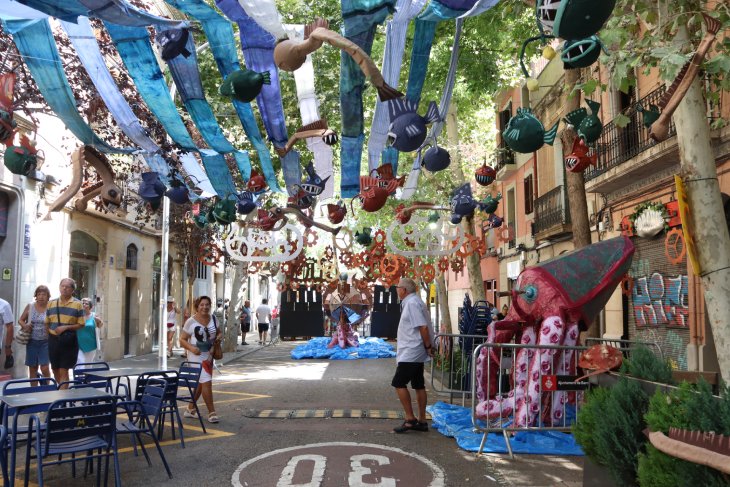 El carrer Valladolid guanya el concurs de guarnits de les festes de Sants