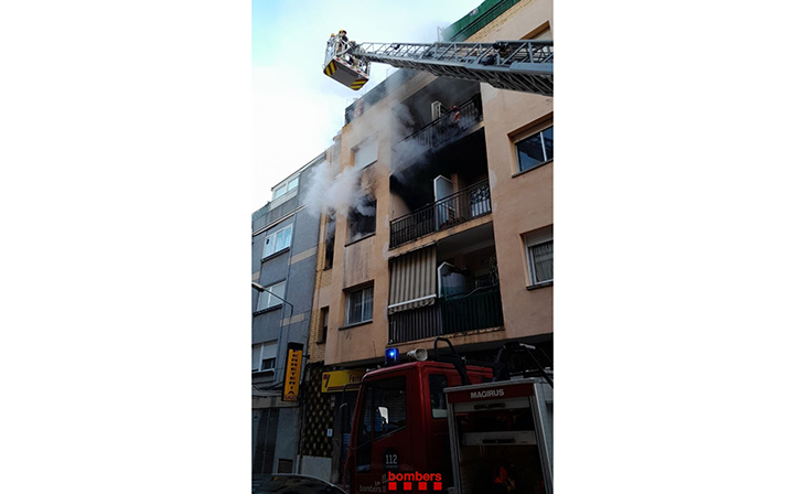 Extingit un incendi en un habitatge de Sant Boi de Llobregat