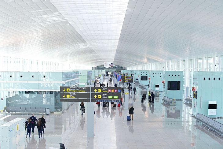 L'aeoroport del Prat recupera gradualment la normalitat després d'una avaria informàtica
