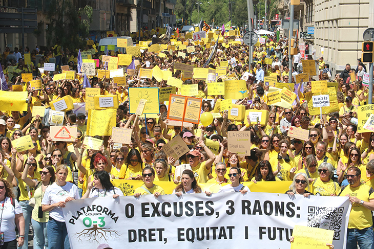 Professionals d'escoles bressol es manifesten per exigir més recursos i l'equiparació salarial amb la resta de docents