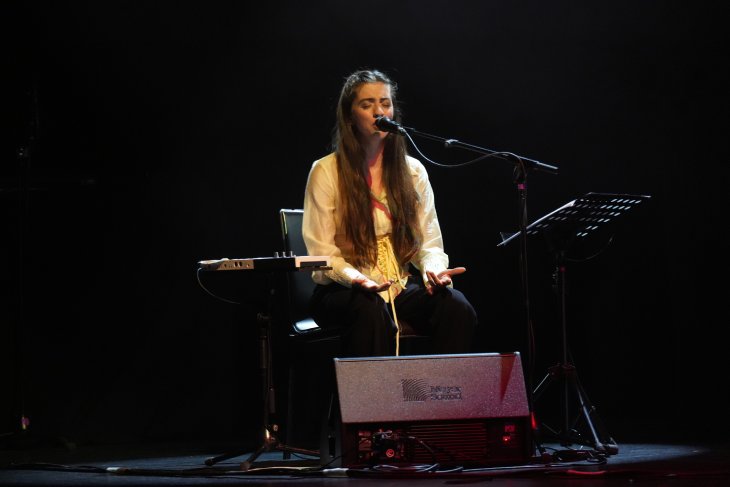 Tarta Relena i Giorgos Manolakis exploren les seves arrels mediterrànies en un concert a Paral·lel 62