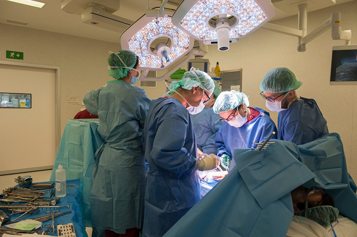 L'Hospital Universitari de Bellvitge practica amb èxit 54 cirurgies de tumors del cap del pàncrees durant el 2022