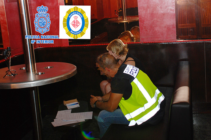 Detingudes quatre persones per explotar dones que exercien la prostitució en dos locals nocturns de Barcelona