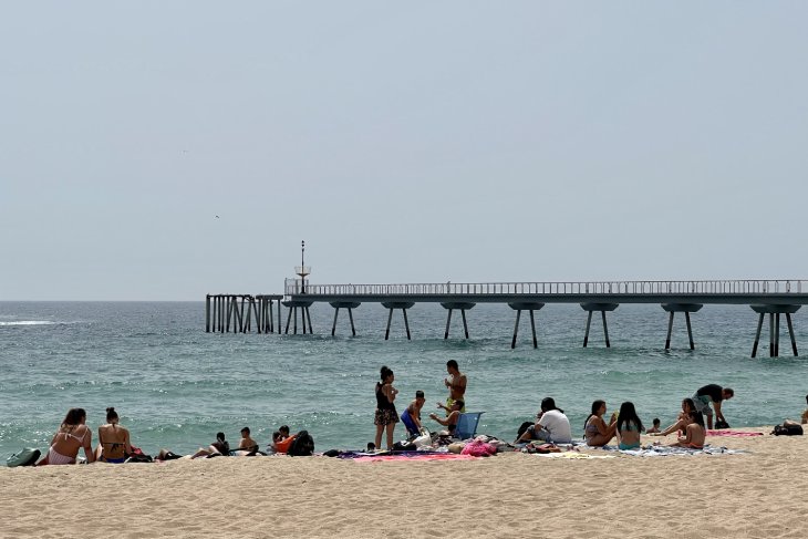 El bany estarà prohibit a les platges de Badalona durant 48 hores pel vessament del clavegueram