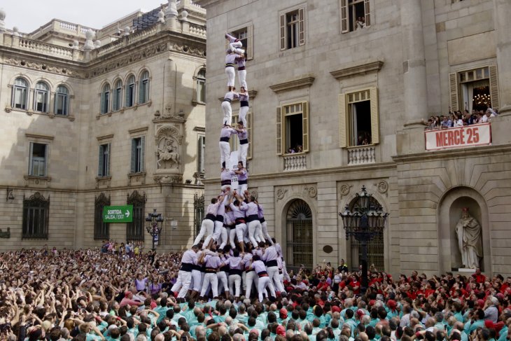 Una tripleta de torres de 9, dues 'supercatedrals', el 9 de 8 i el pilar de 8 emmanillat fan una Mercè de gamma extra