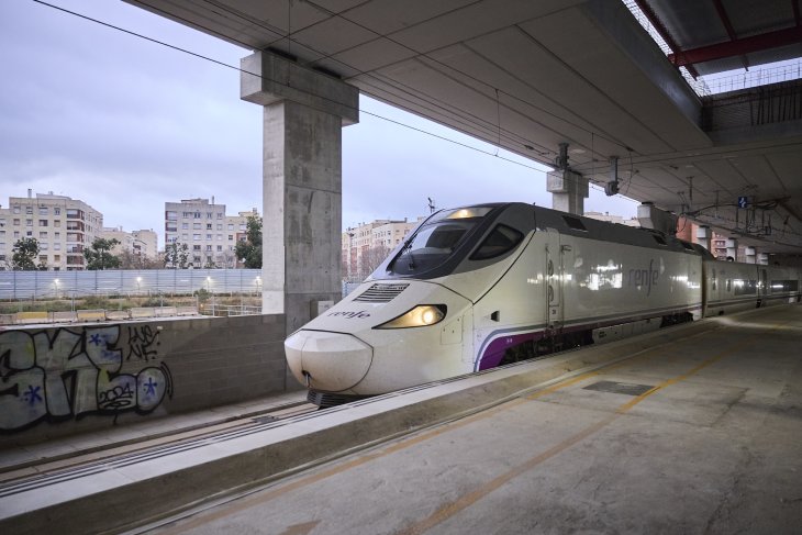 Els trens d'alta velocitat ja circulen per l'interior de la futura estació de la Sagrera