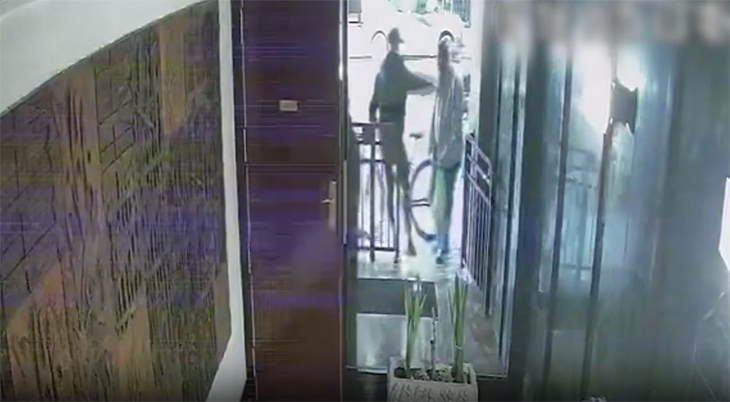 Detingut un home per vuit estrebades de cadenes d'or a Barcelona mentre estava de permís penitenciari