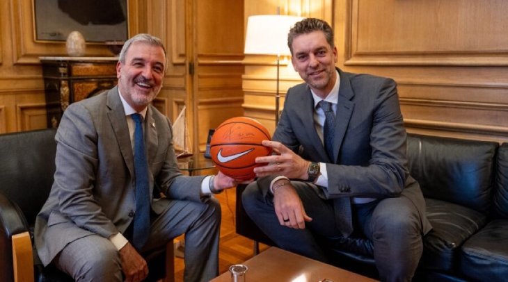Collboni lliura la Medalla d'Or al Mèrit Esportiu a Pau Gasol