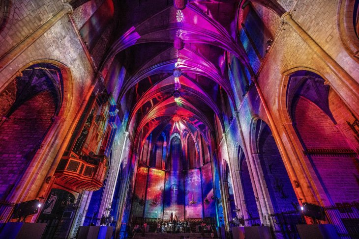 'Luminiscence' omple de llum i música la Basílica de Santa Maria del Pi de Barcelona