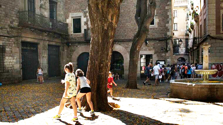 Barcelona tancarà la plaça Sant Felip Neri en horari de pati per donar ús exclusiu als alumnes de l'institut escola